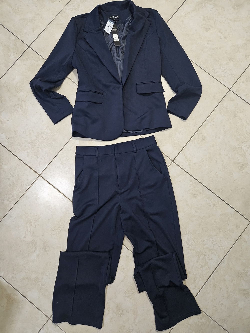 Fashion Nova Navy blue suit set in size L #workwear #professional